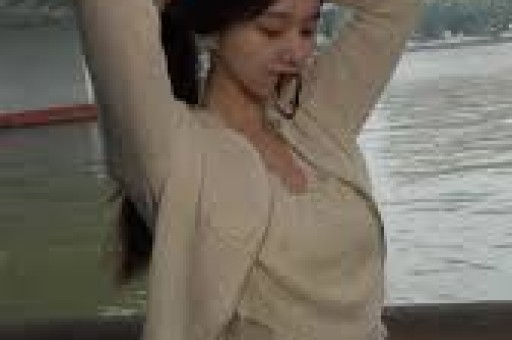 网红司晓迪直播骂白鹿“素颜普通、媚男看不起人”！评论区翻车连闺蜜都拆台蹭热度翻车最快的一次